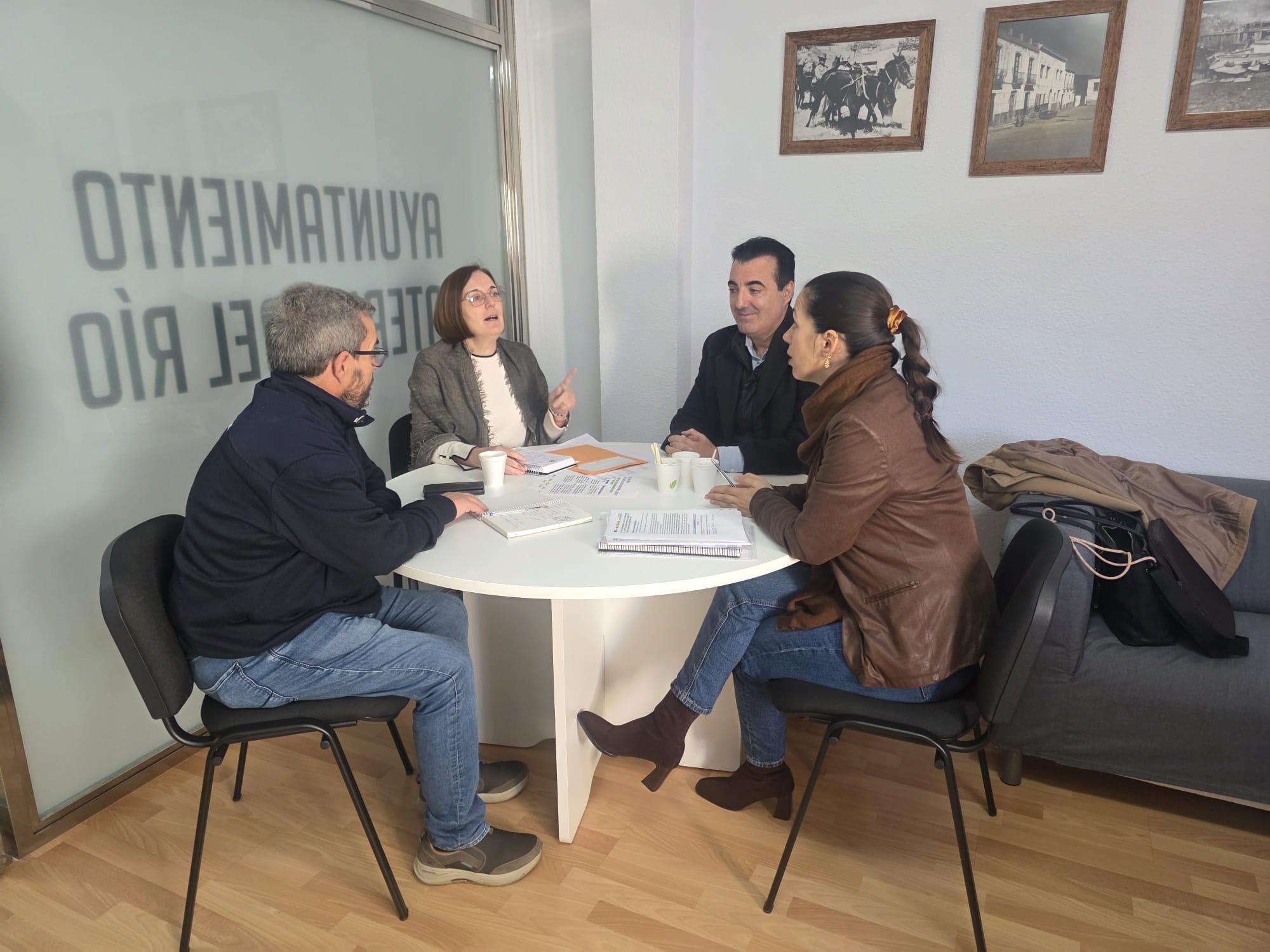 Visita Ayuntamiento Paterna del Rio (2)